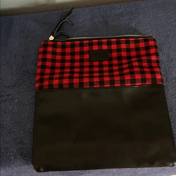 Elegant Red and Black Checkered Clutch - Picture 5 of 5